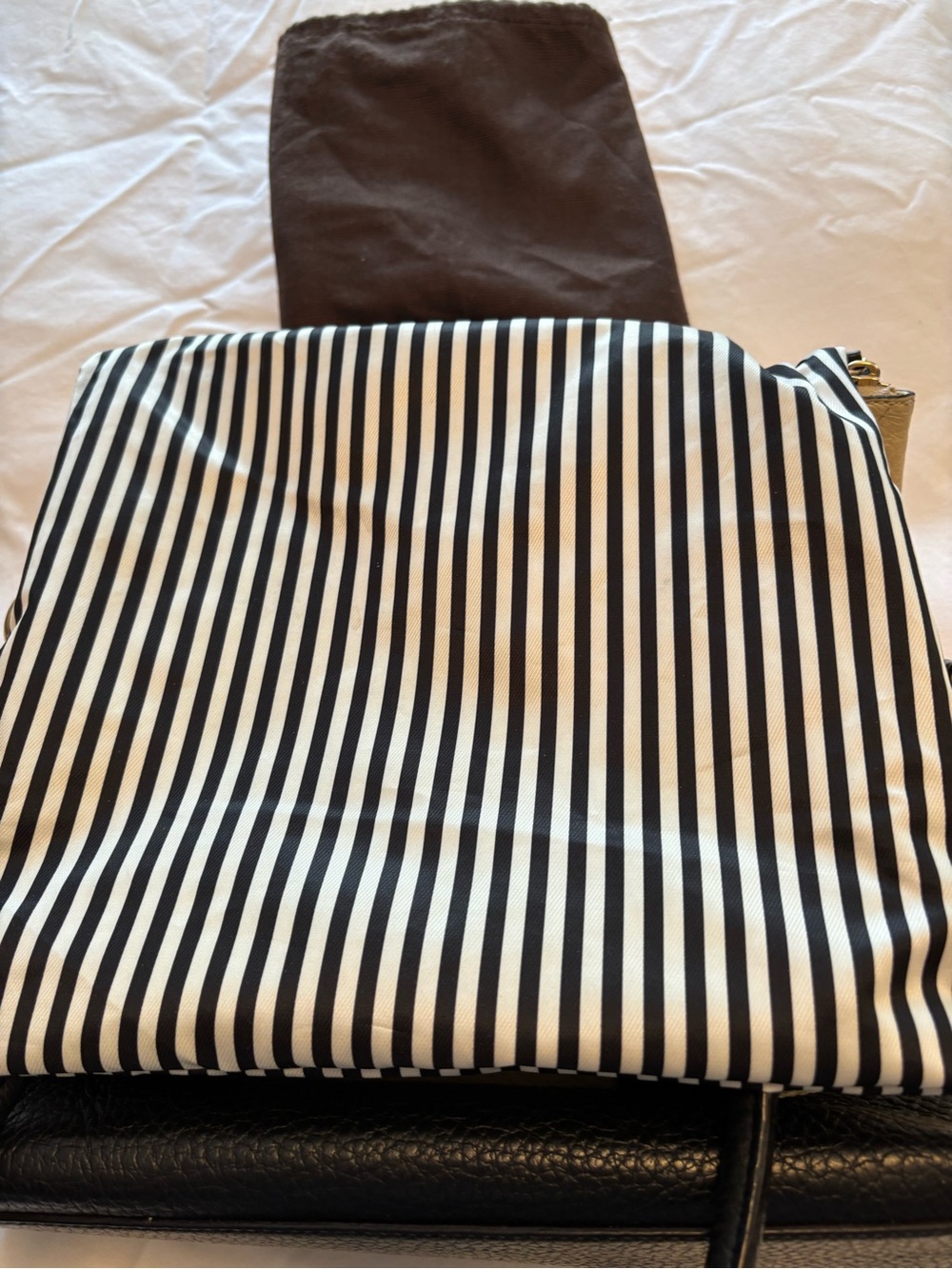 kate spade Two-Tone cream and Black Leather Shoulder Bag signature black tassel - Picture 12 of 14